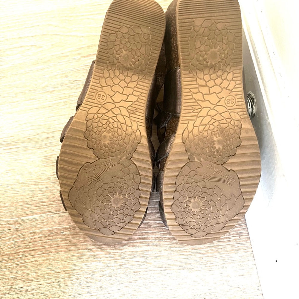 ✅DANSKO ,leather ,Pewter Metallic color Sandel shoes with adjustable strap - Picture 6 of 11